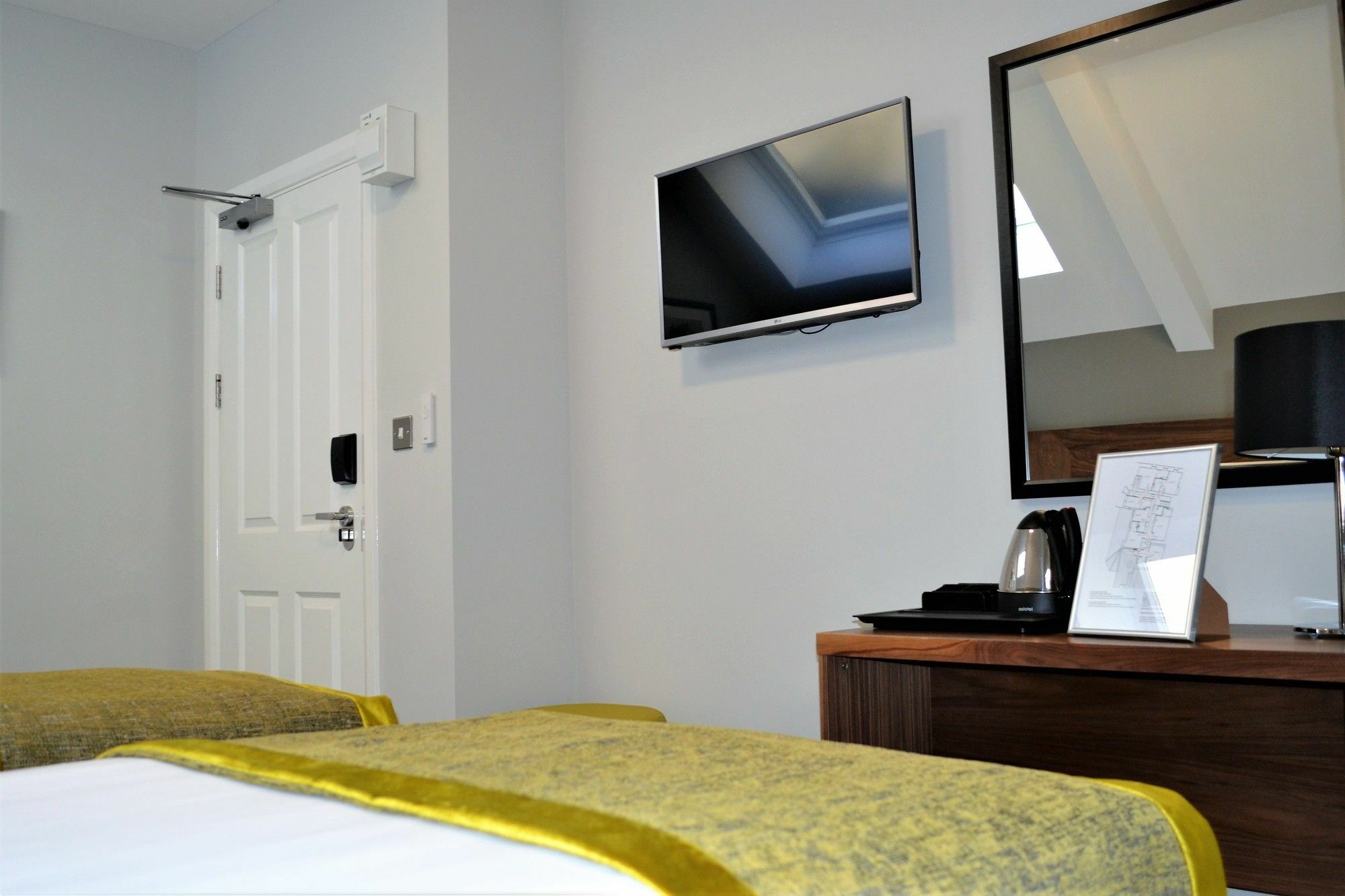 New Park Hotel 카마던 외부 사진