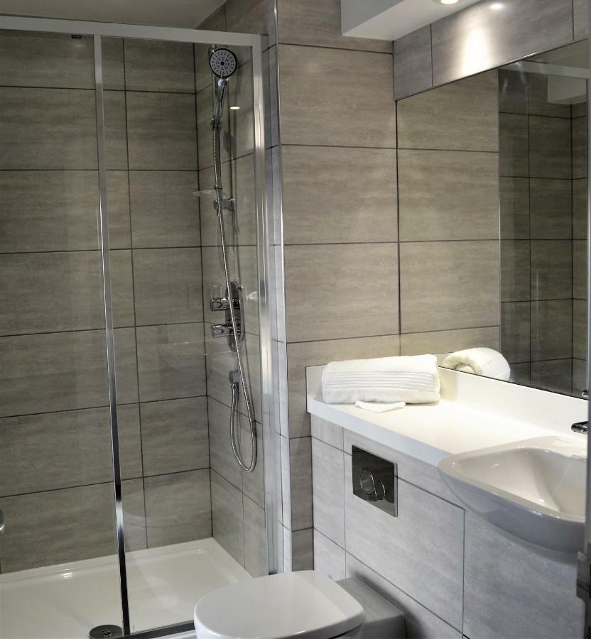 New Park Hotel 카마던 외부 사진